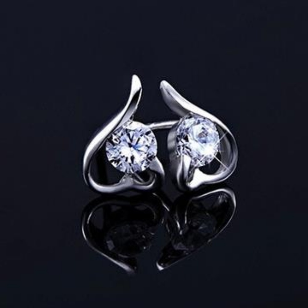 NEW sterling silver diamond heart stud earrings - Picture 3 of 4